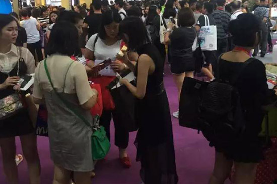 魔妮珂彩妝圓滿(mǎn)參展第45屆廣州美博會(huì) 魔妮珂彩妝圓滿(mǎn)參展第45屆廣州美博會(huì)